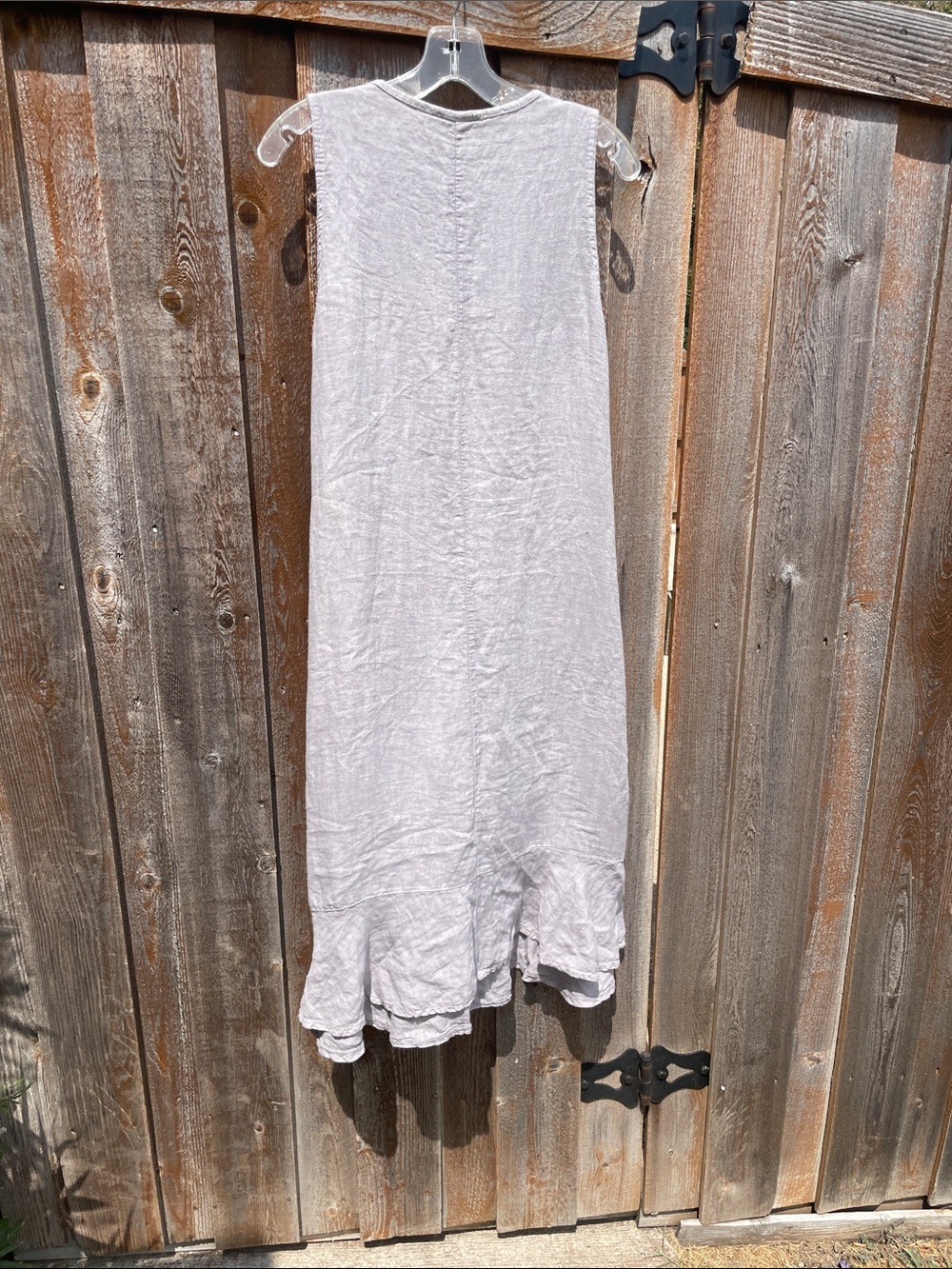 Francesca Bettini Sleeveless V-Neck Linen Dress in Light Gray - Picture 4 of 9